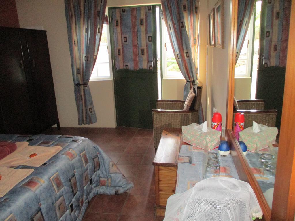 Van Rhyn Guest House Vanrhynsdorp Exterior photo